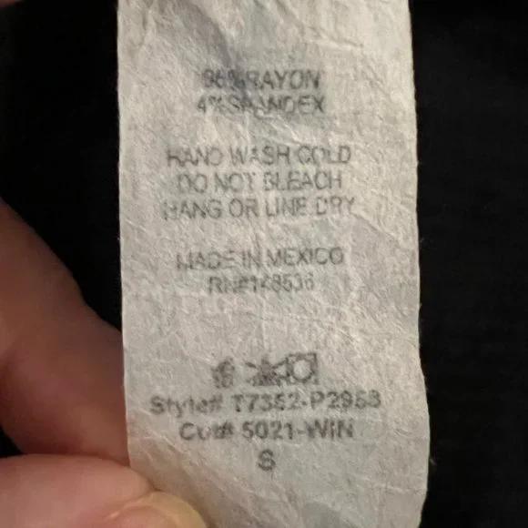 Windsor-It's Not You blank and white crop vintage top - Picture 5 of 5